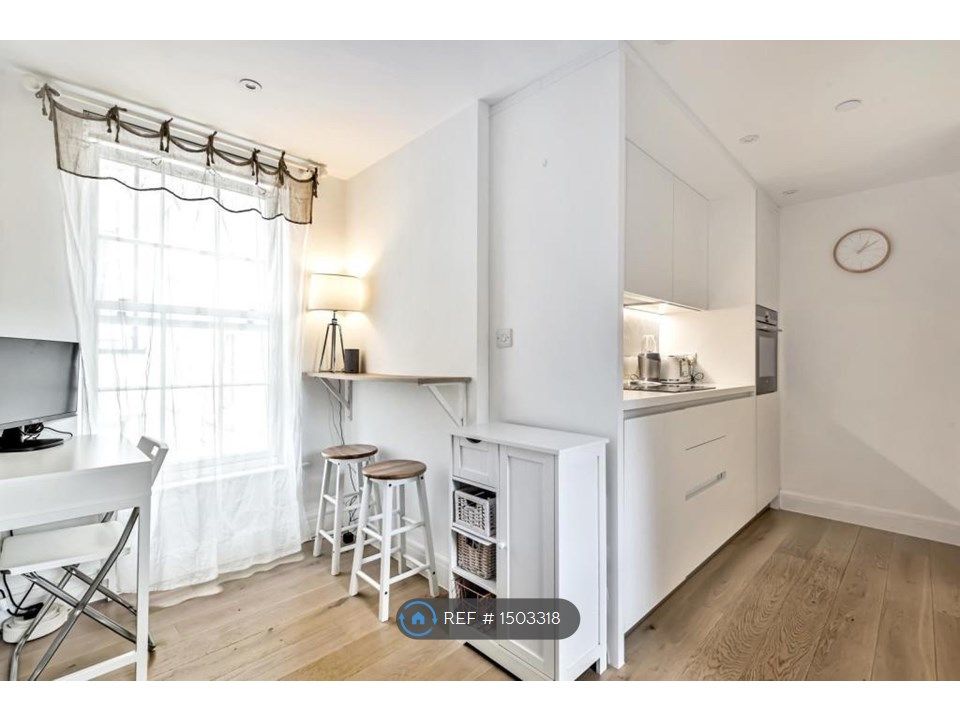 Studio to rent in King Walk, Esher KT10 Zoopla