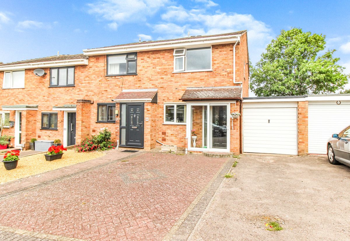 2 bed end terrace house for sale in Morris Drive, Leamington Spa CV31