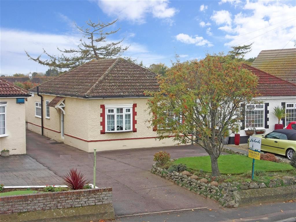 4 bed detached bungalow for sale in Loose Road, Maidstone, Kent ME15