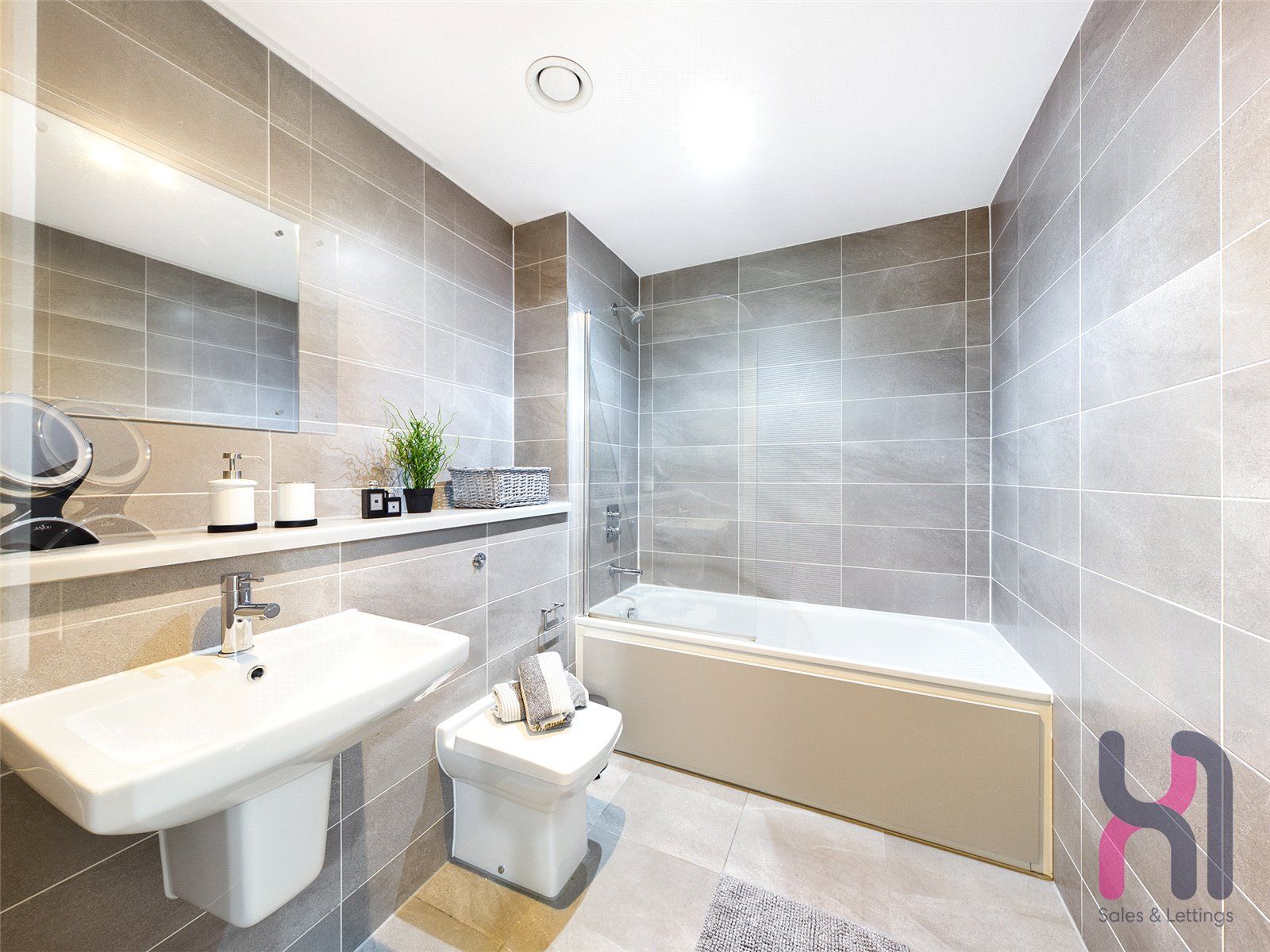 3 bed flat to rent in Media City, Michigan Point Tower A, 9 Michigan