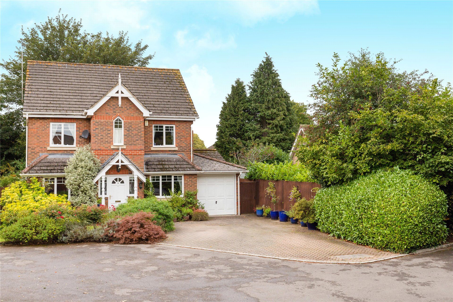 4 bed detached house for sale in Glendale Close, Wokingham, Berkshire