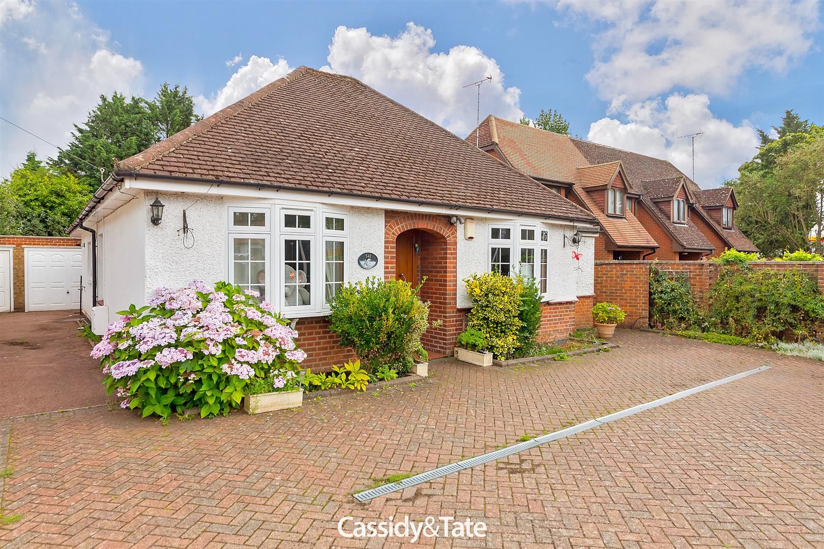3 bed detached bungalow for sale in Watford Road, Chiswell Green, St