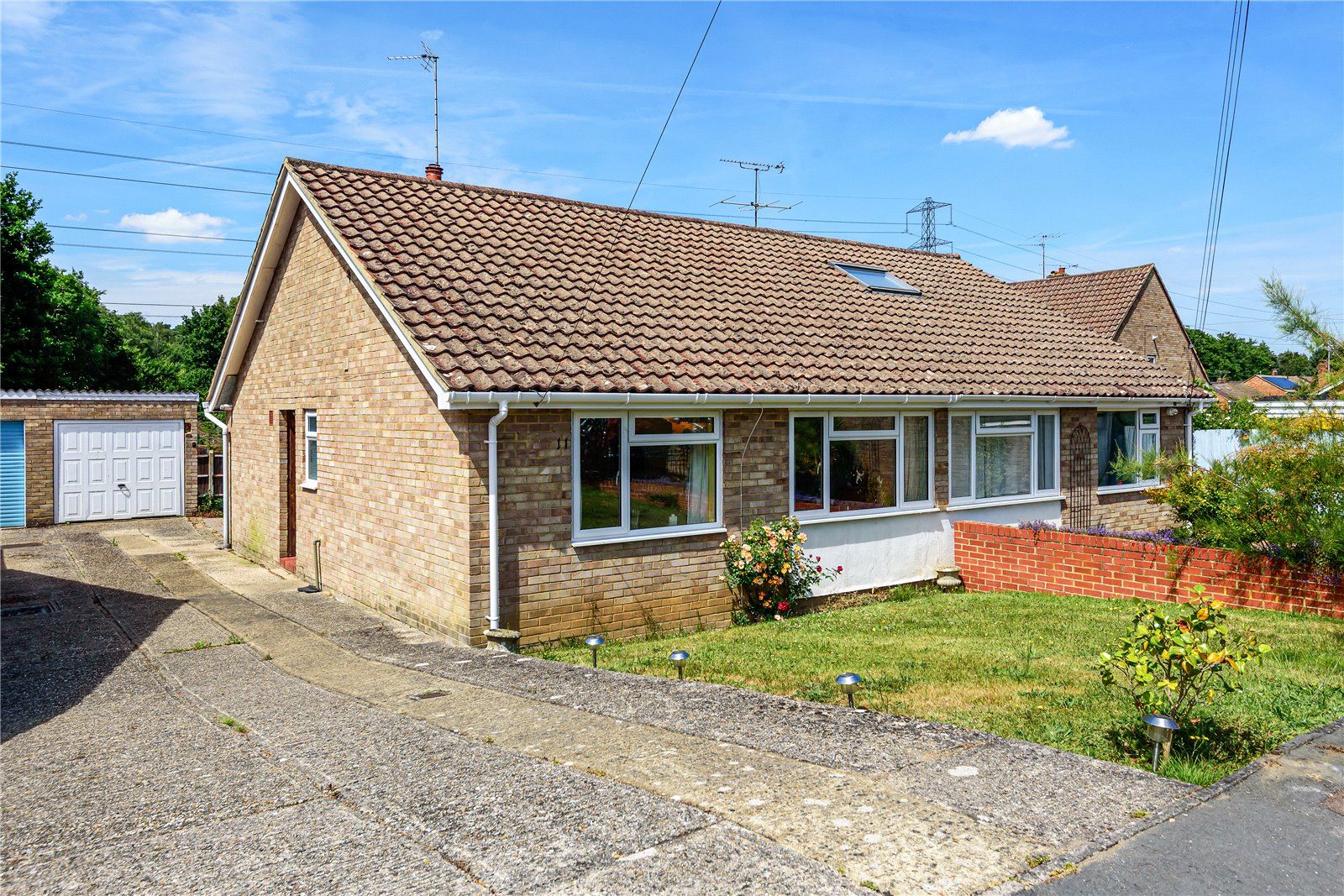 2 bed bungalow for sale in Cotswold Road, Little Sandhurst, Berkshire
