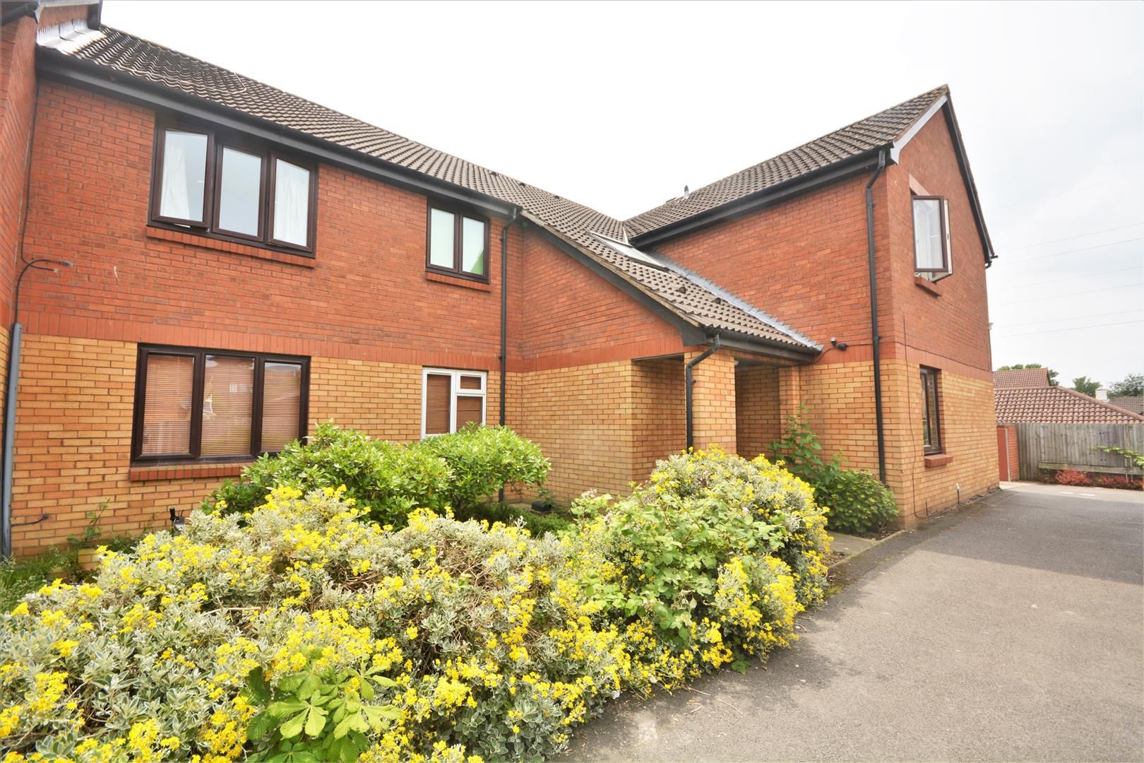 2 bed flat to rent in Keats Close, Colliers Wood, London SW19 Zoopla