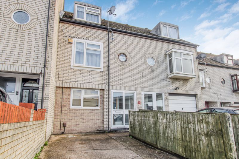 3 bed town house for sale in Laurel Close, Woolston, Southampton SO19