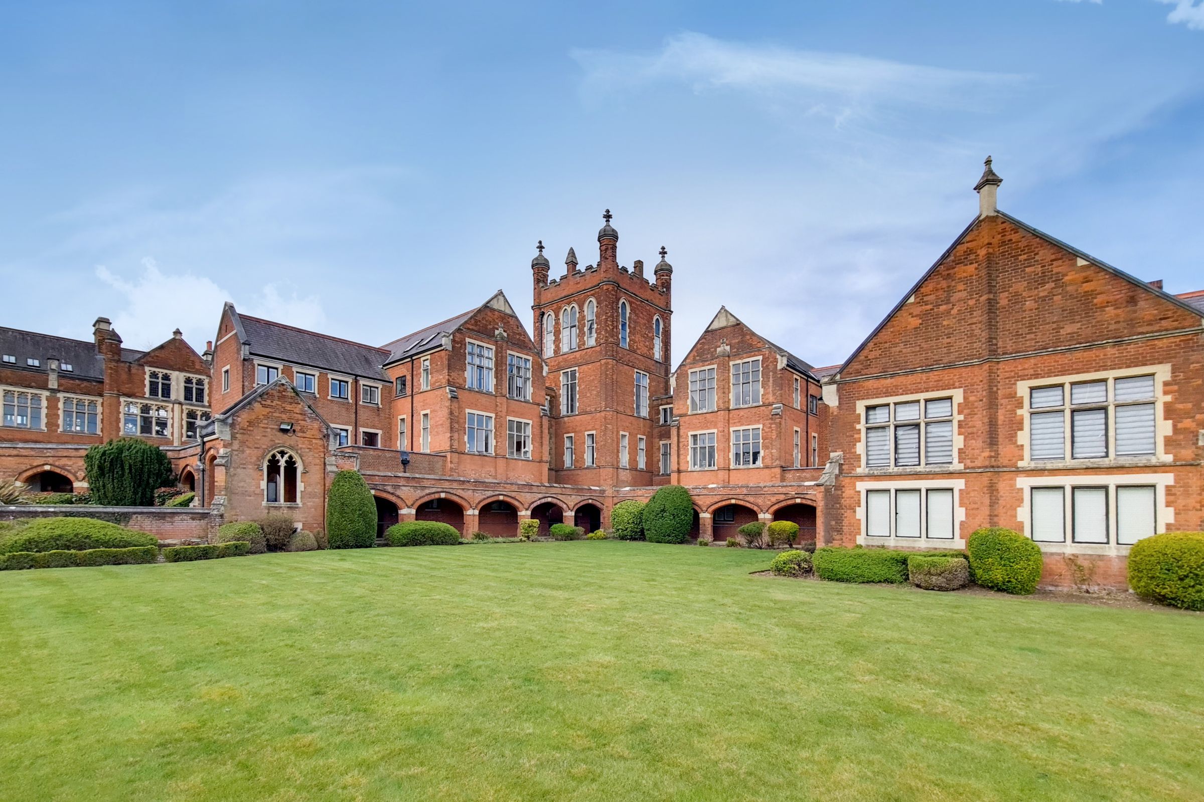 3 bed flat for sale in Royal Connaught Drive, Bushey WD23 Zoopla