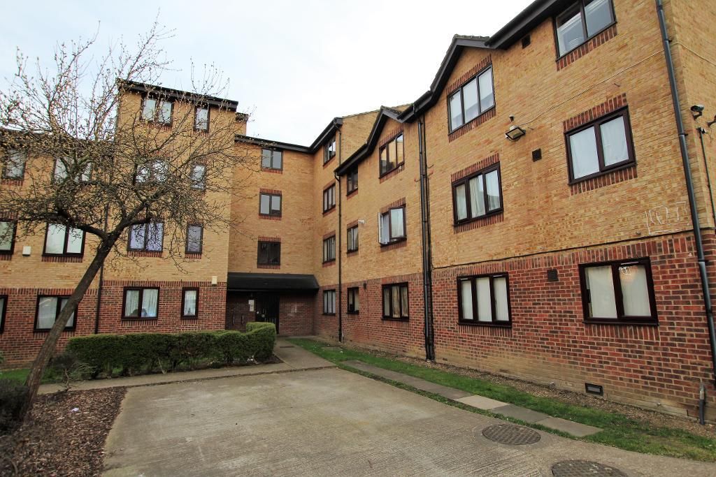 1 bed flat to rent in Plumtree Close, Dagenham RM10 Zoopla