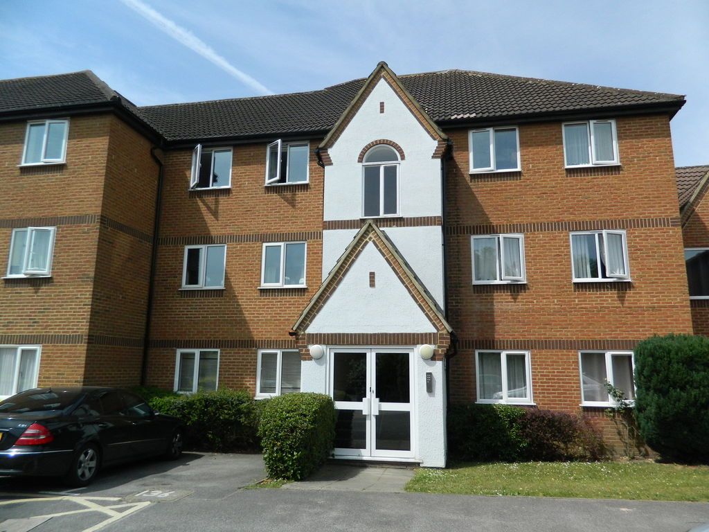 2 bed flat to rent in Littlebrook Avenue, Slough, Berkshire SL2 Zoopla