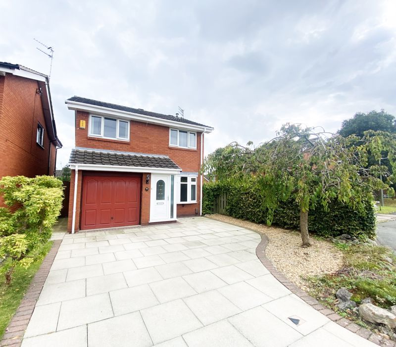 4 bed detached house to rent in Lobelia Grove, Beechwood, Runcorn WA7