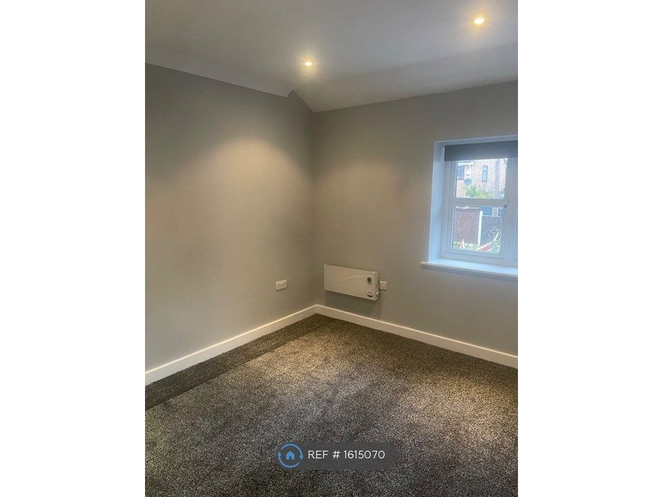 2 bed flat to rent in Ormskirk Road, Wigan WN5 Zoopla