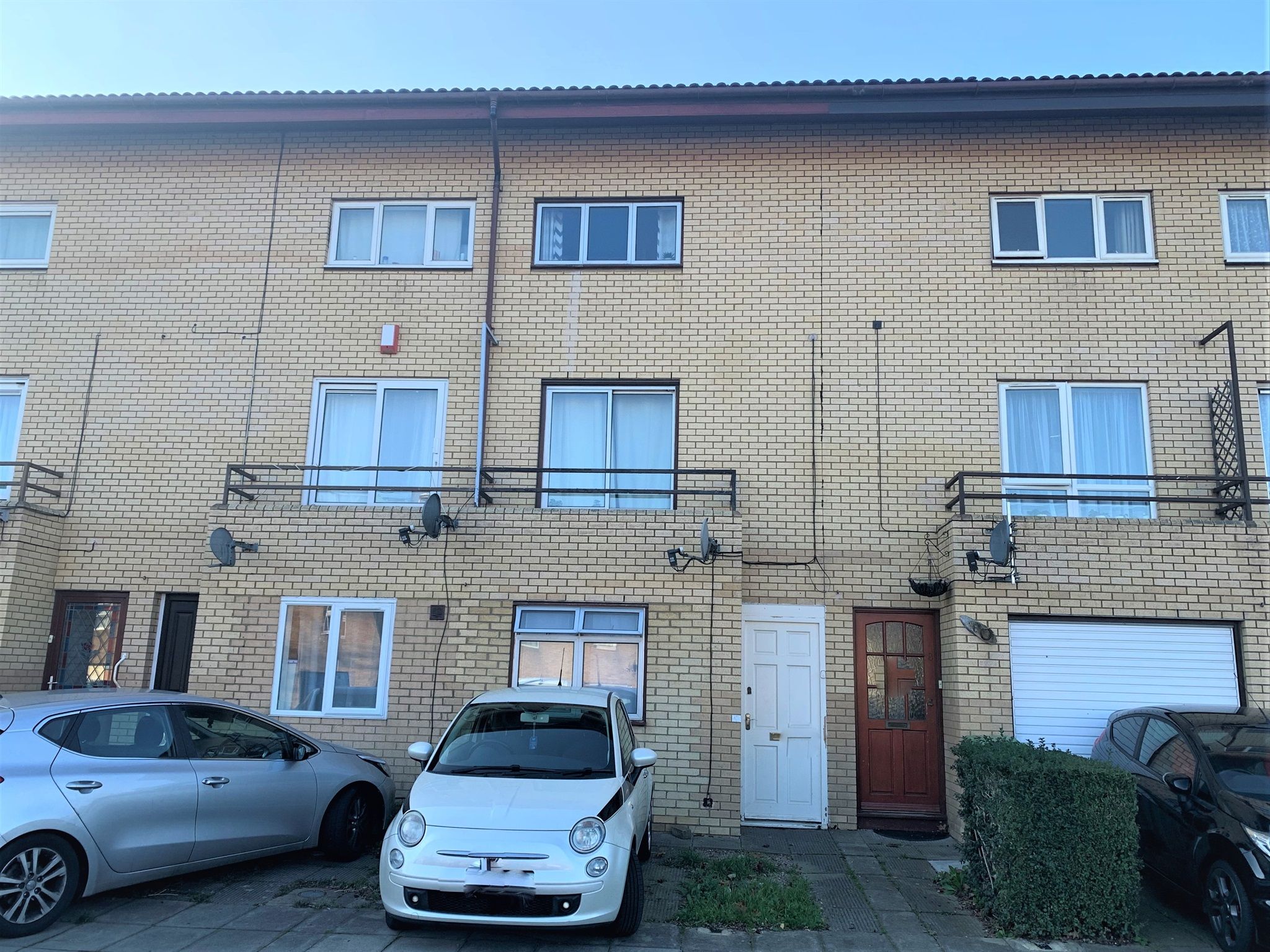 5 bed town house for sale in Coltsfoot Place, Conniburrow, Milton