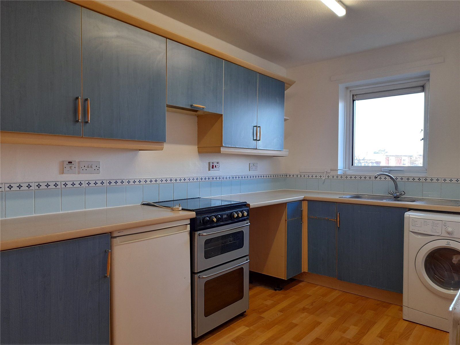 1 bed flat for sale in Folkestone Court, Langley, Berkshire SL3 Zoopla