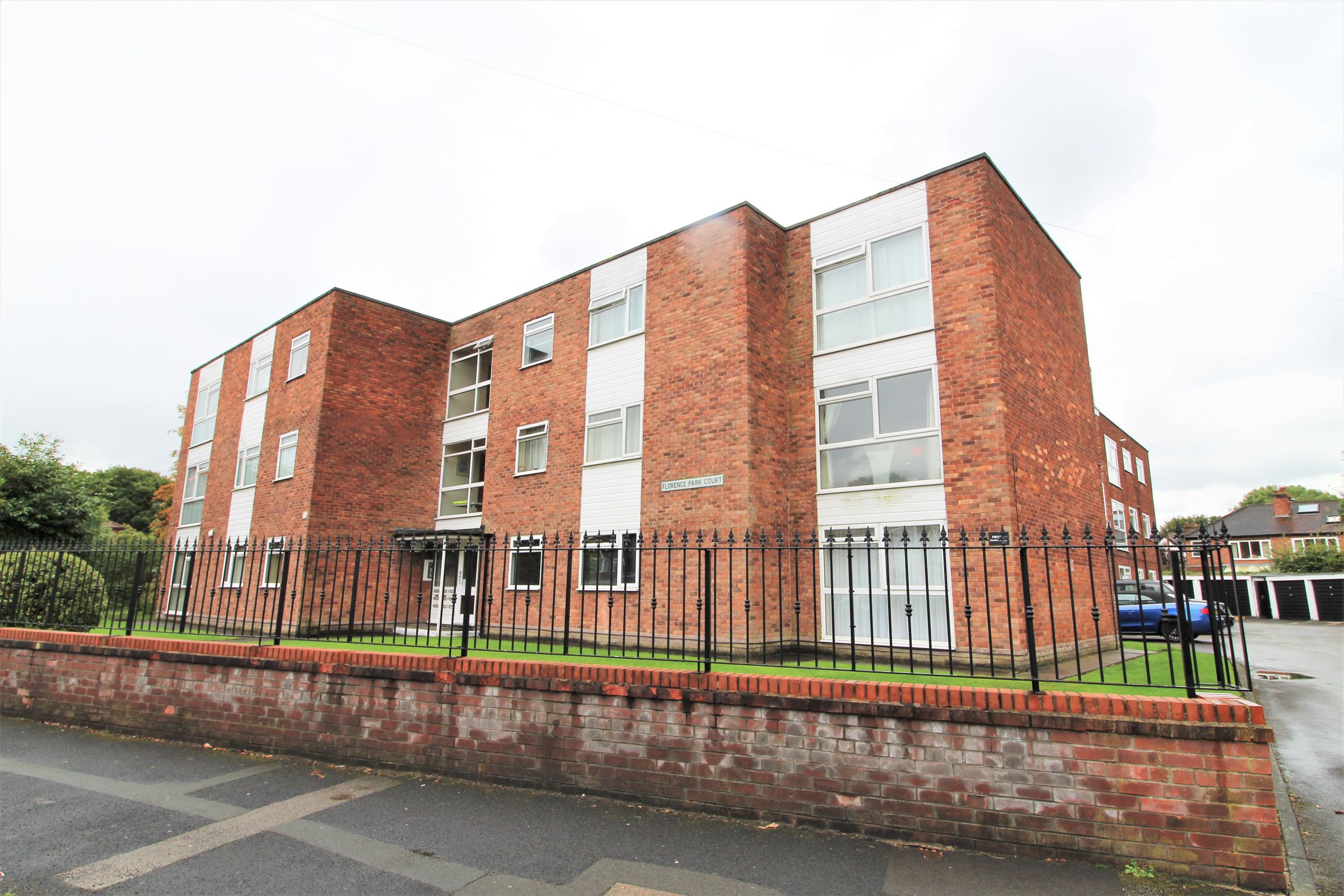 2 bed flat to rent in Florence Park Court, Fog Lane, Didsbury M20 Zoopla