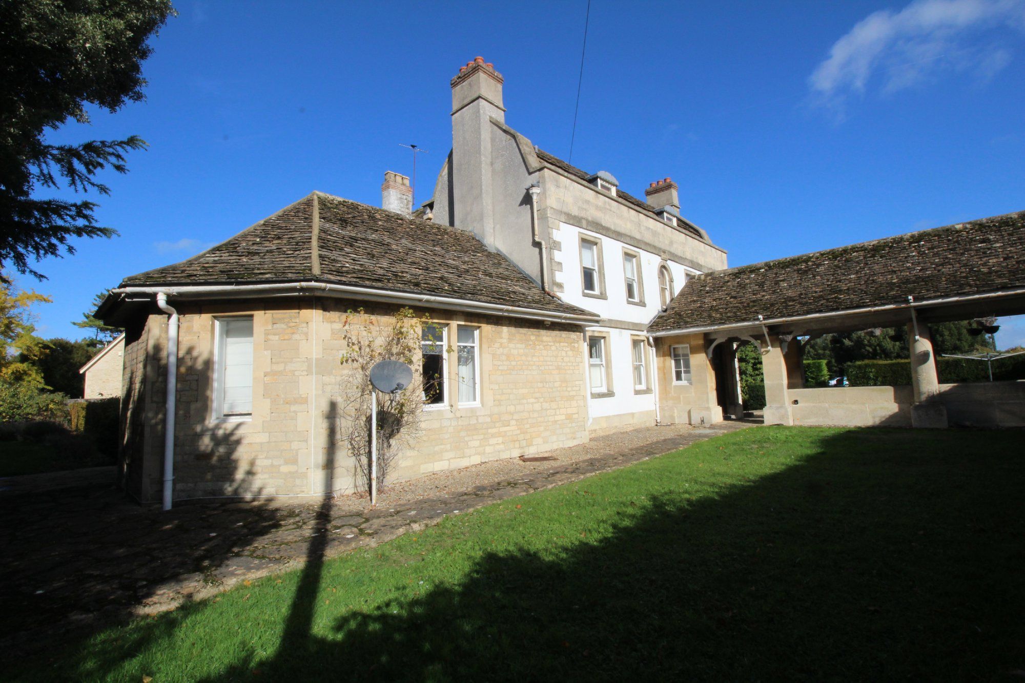 3 bed semidetached house to rent in Rowden House, Rowden Hill