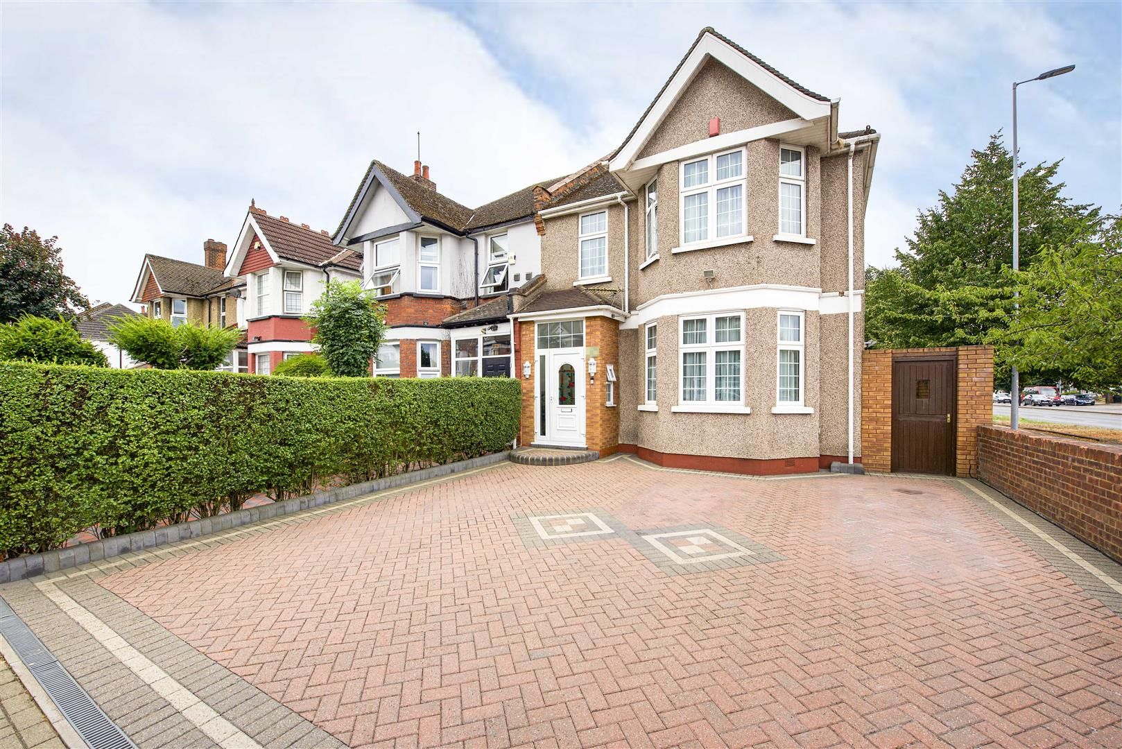 4 bed semidetached house for sale in Thornbury Road, Osterley