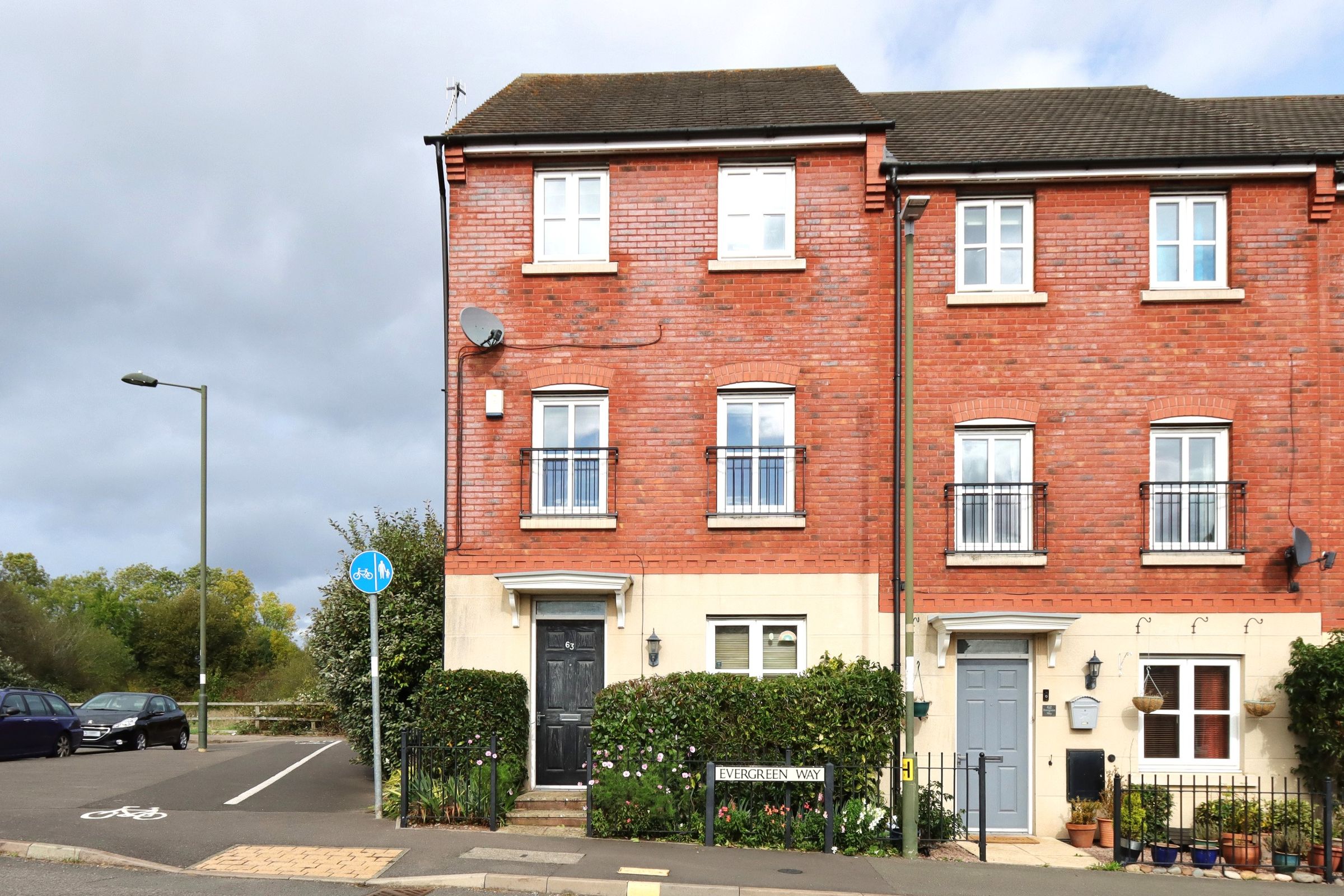 4 bed flat for sale in Evergreen Way, StourportOnSevern