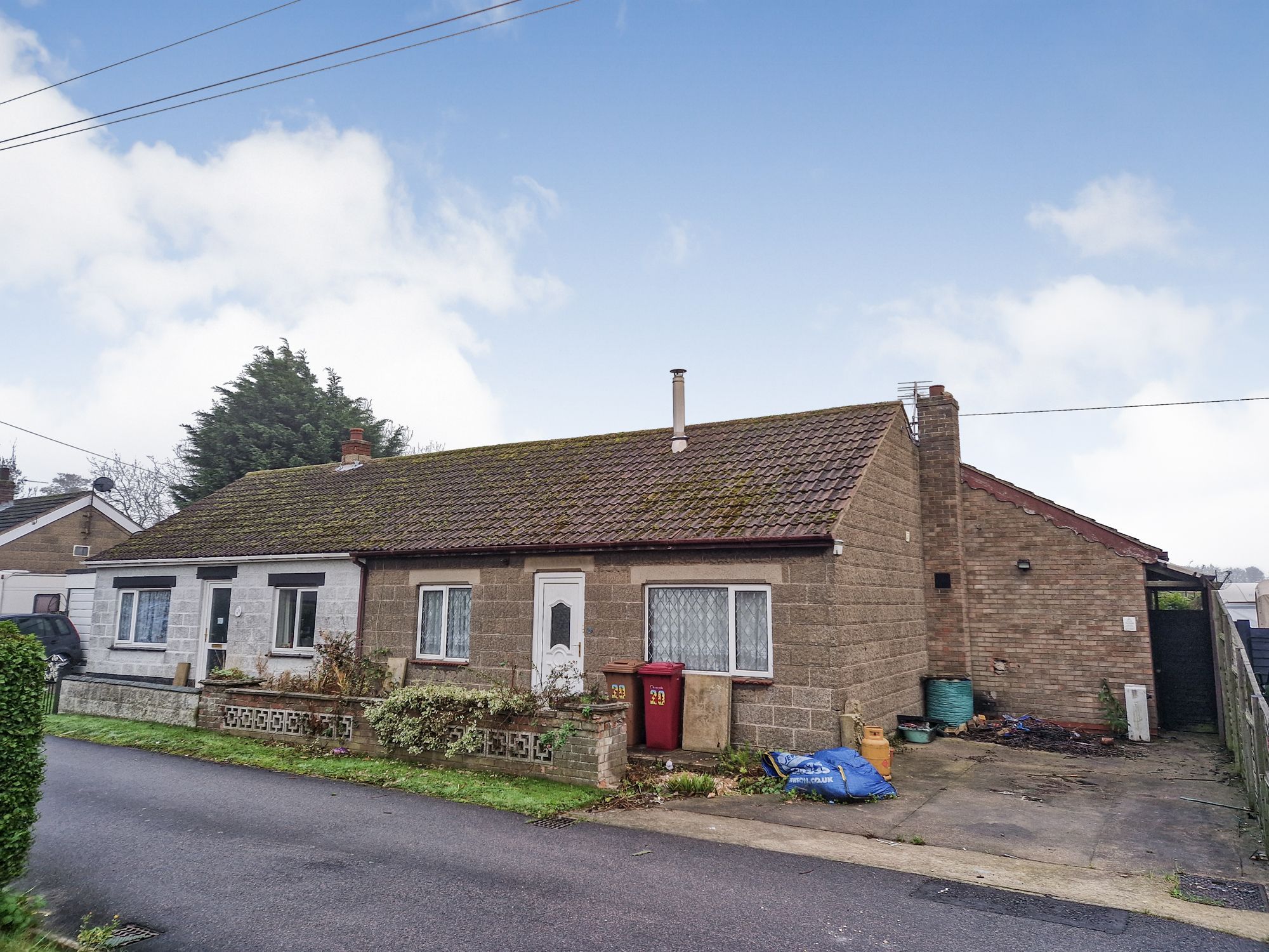 2 bed bungalow for sale in Garden Village, North Killingholme
