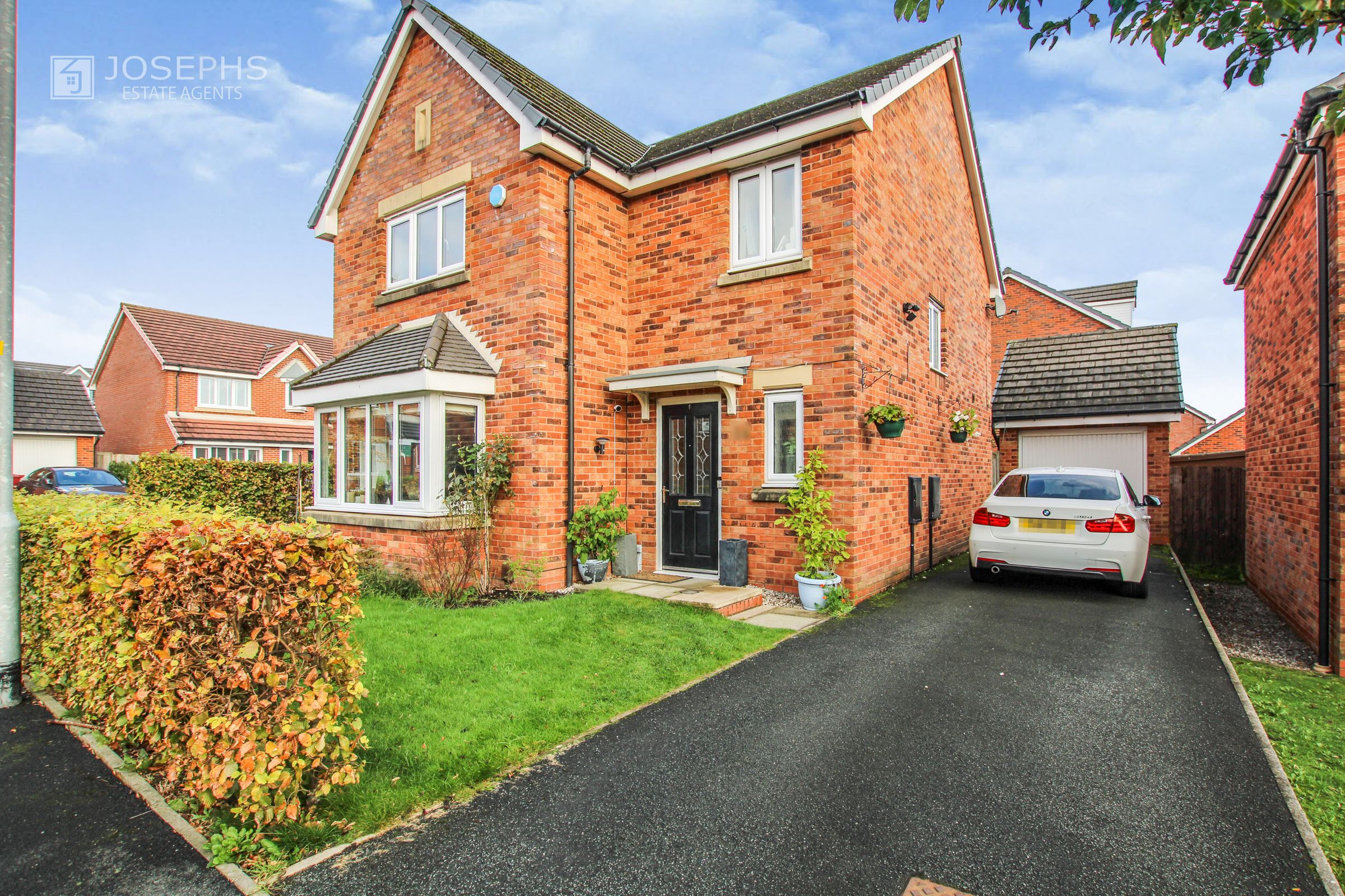 4 bed detached house to rent in Burlington Drive, Bolton BL1 Zoopla