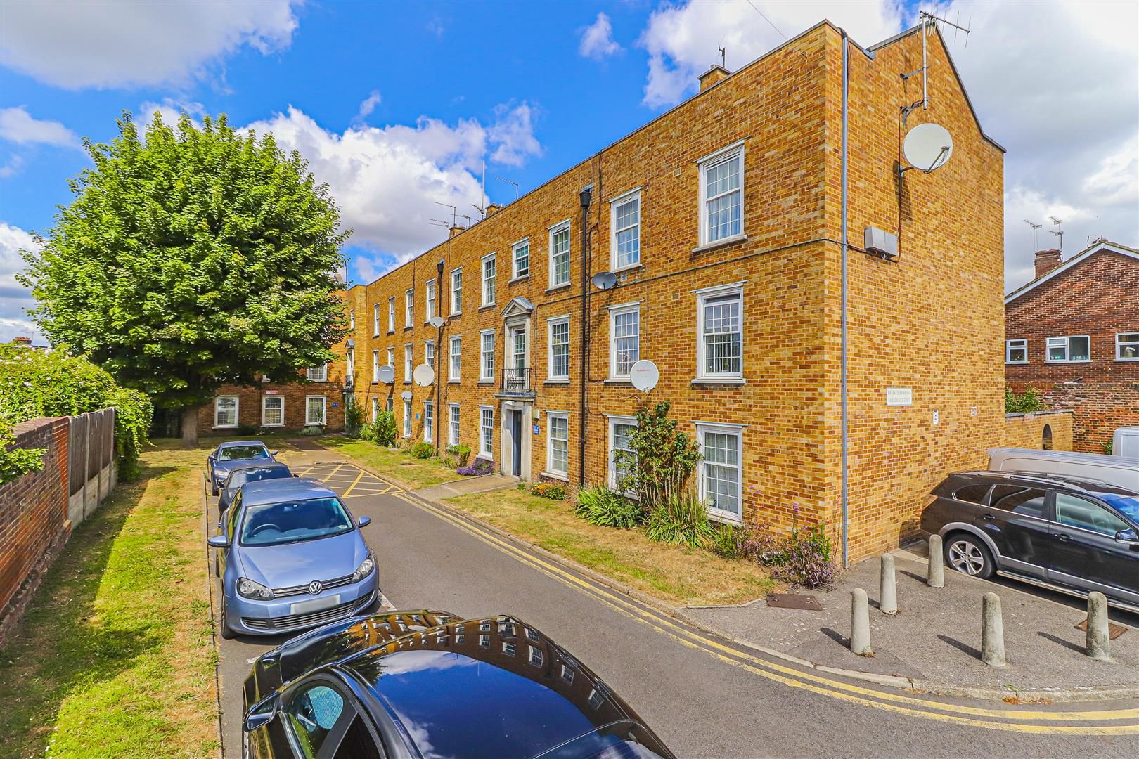 2 bed flat to rent in Baker Street, Enfield, Middlesex EN1 Zoopla