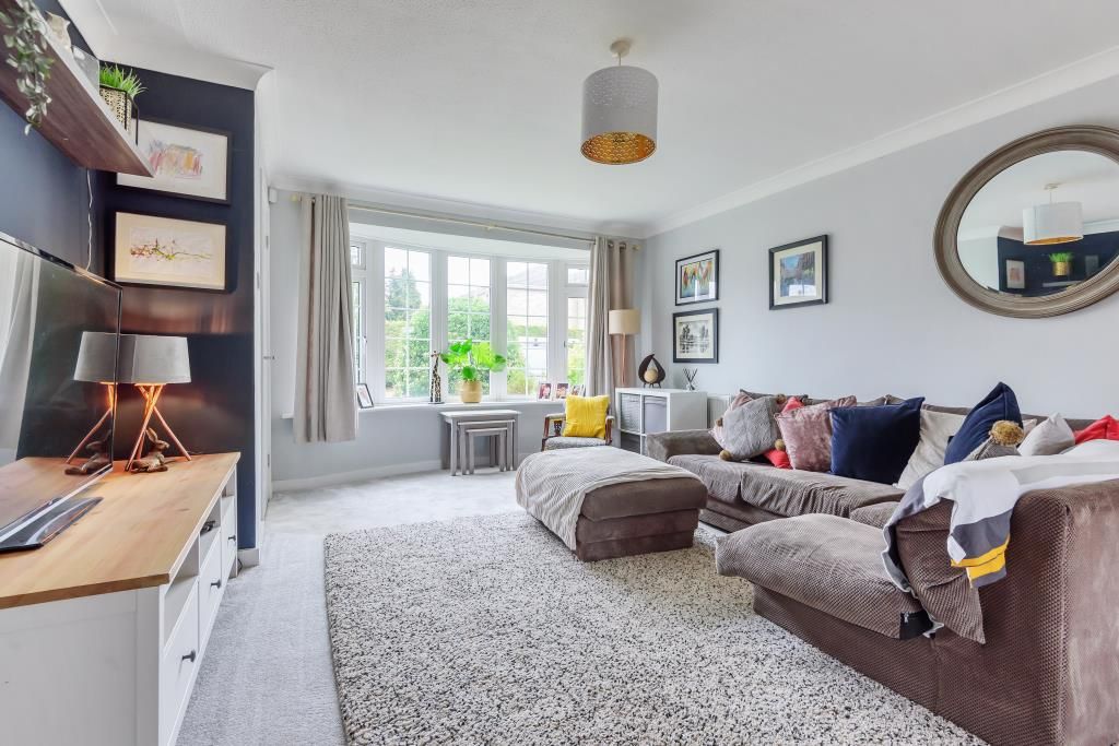 3 bed semidetached house to rent in Waterloo Crescent, Wokingham RG40