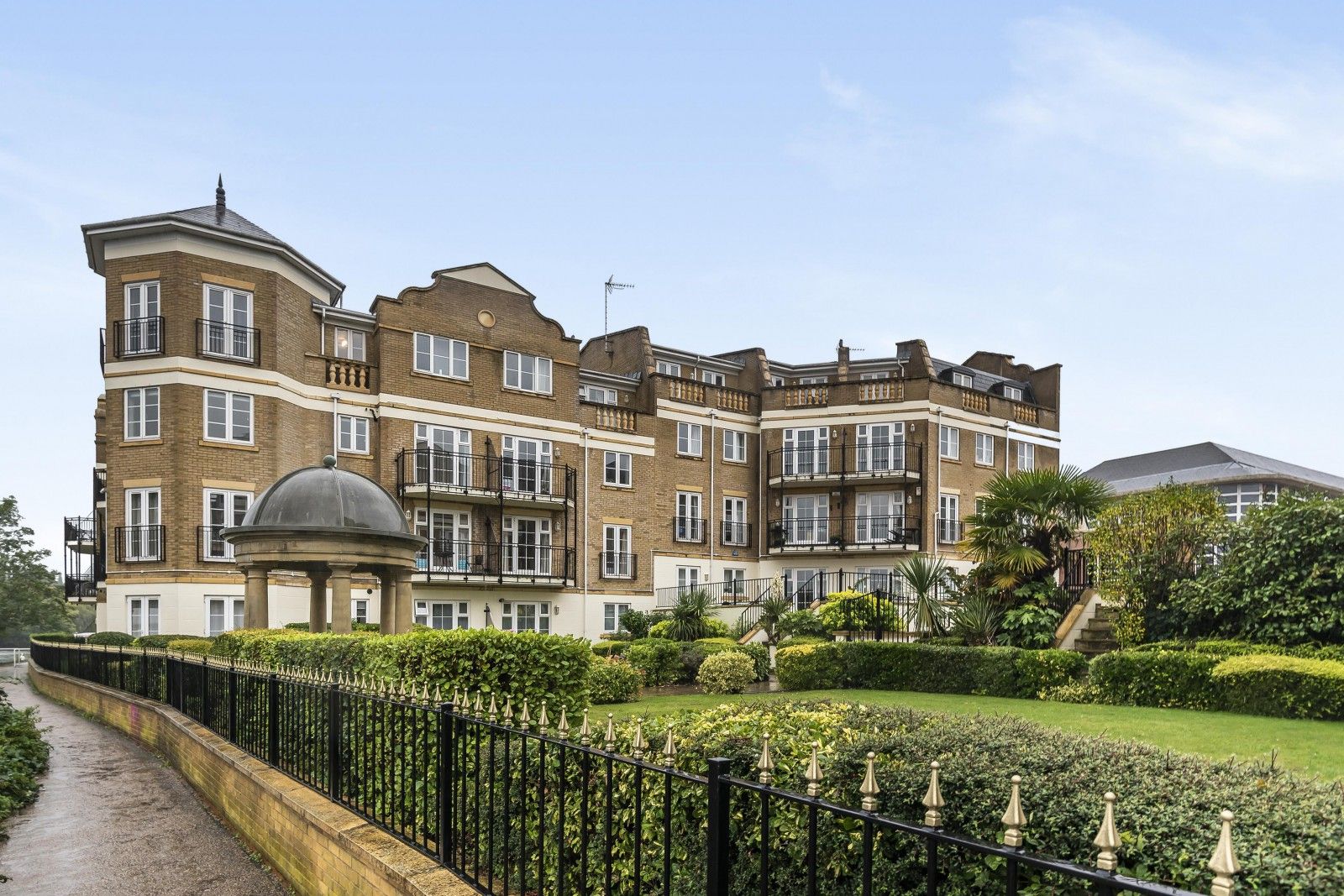 2 bed flat to rent in Regents Riverside, Brigham Road, Reading RG1 Zoopla