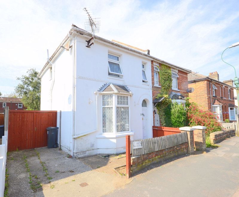 3 bed semidetached house for sale in Temple Mews, Washington Avenue