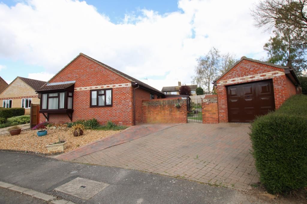 3 bed detached bungalow for sale in Metcalfe Way, Haddenham, Ely CB6