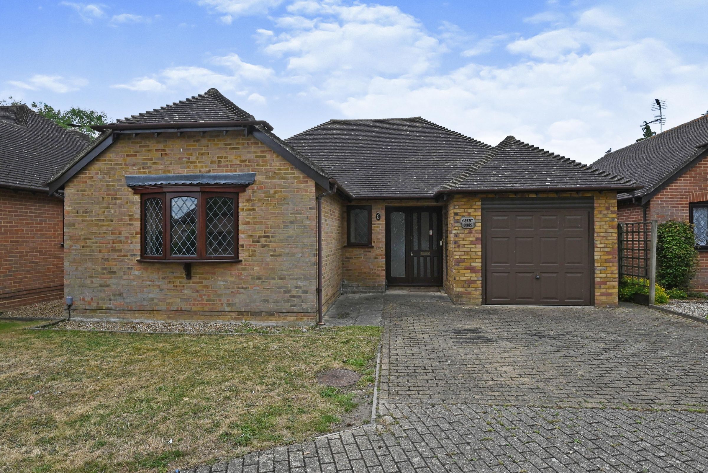 2 bed detached bungalow for sale in Farriers Close, Woodley, Reading