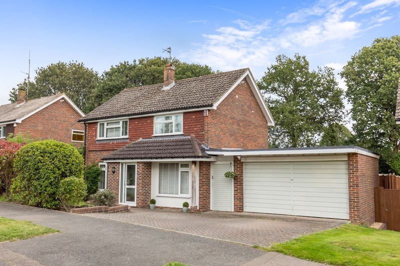 3 bed detached house for sale in Heron Way, Horsham, West Sussex RH13