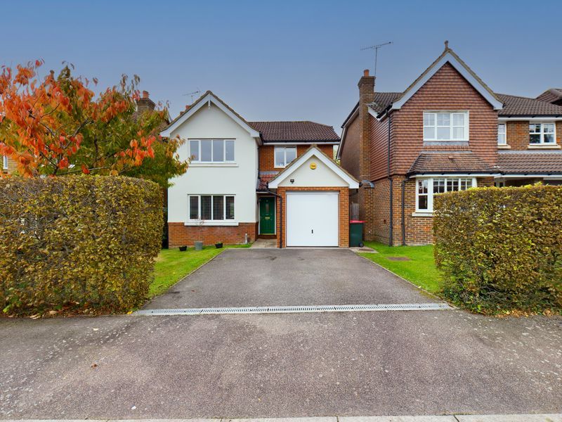 4 bed detached house for sale in Newbury Road, Worth, Crawley RH10 Zoopla