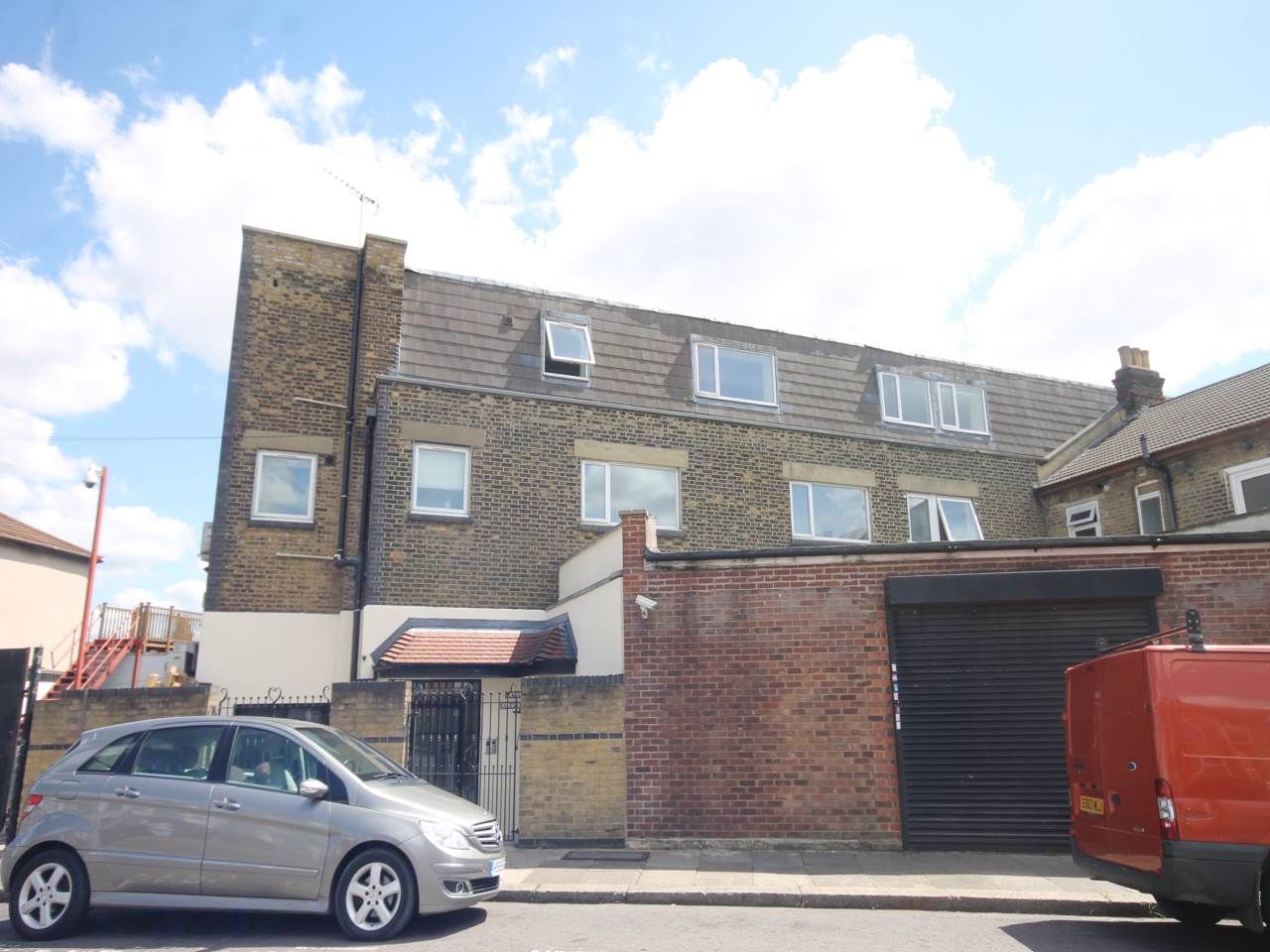 1 bed flat to rent in Alegria Court, Pembroke Road, Seven Kings IG3
