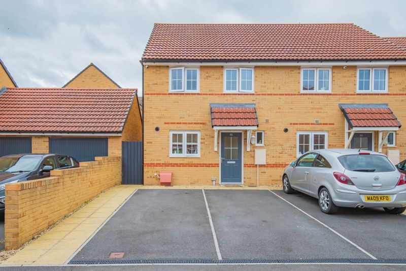 3 bed end terrace house for sale in Skylark Drive, Keynsham, Bristol