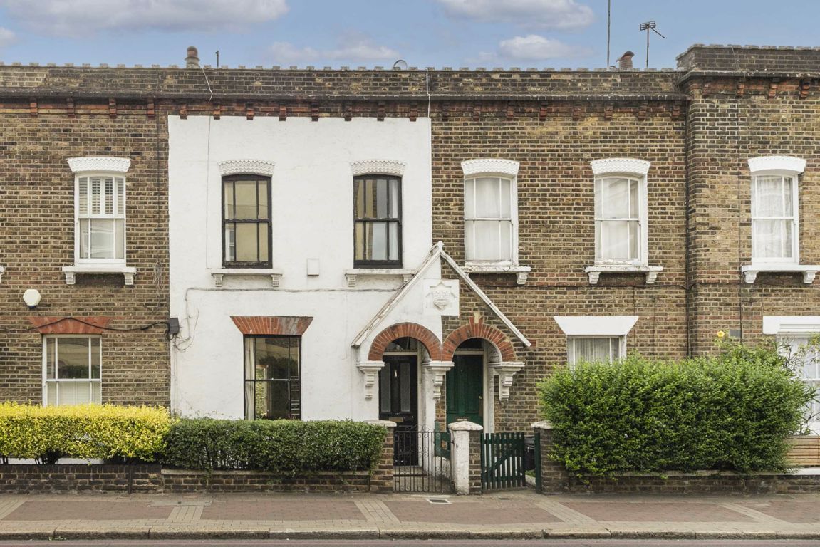2 bed terraced house for sale in Latchmere Road, London SW11 Zoopla