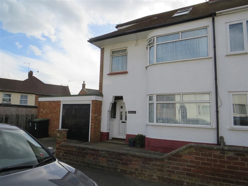 4 bed semidetached house for sale in Bryant Way, Higham Ferrers