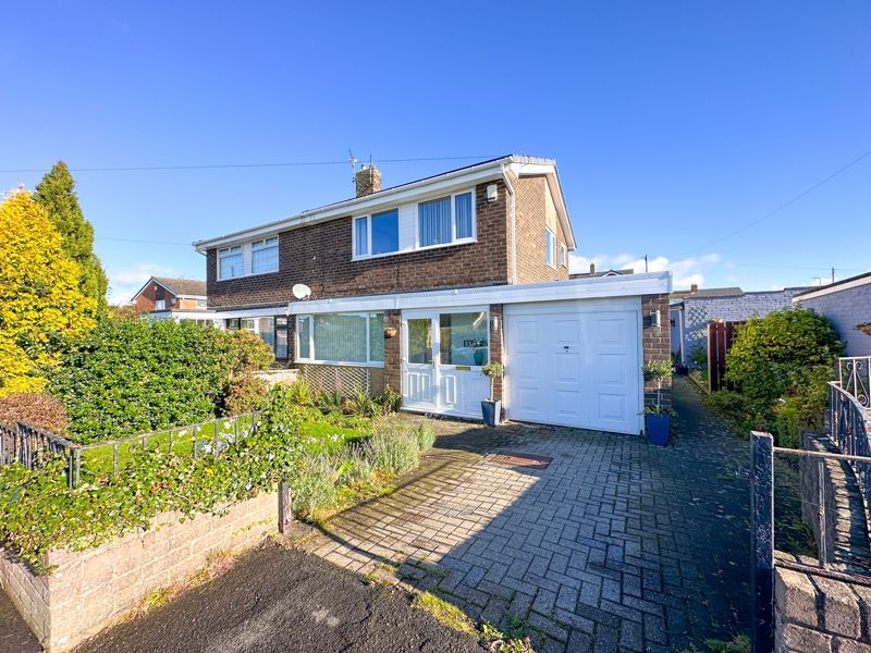 3 bed semidetached house for sale in Cresswell Close NE21 Zoopla