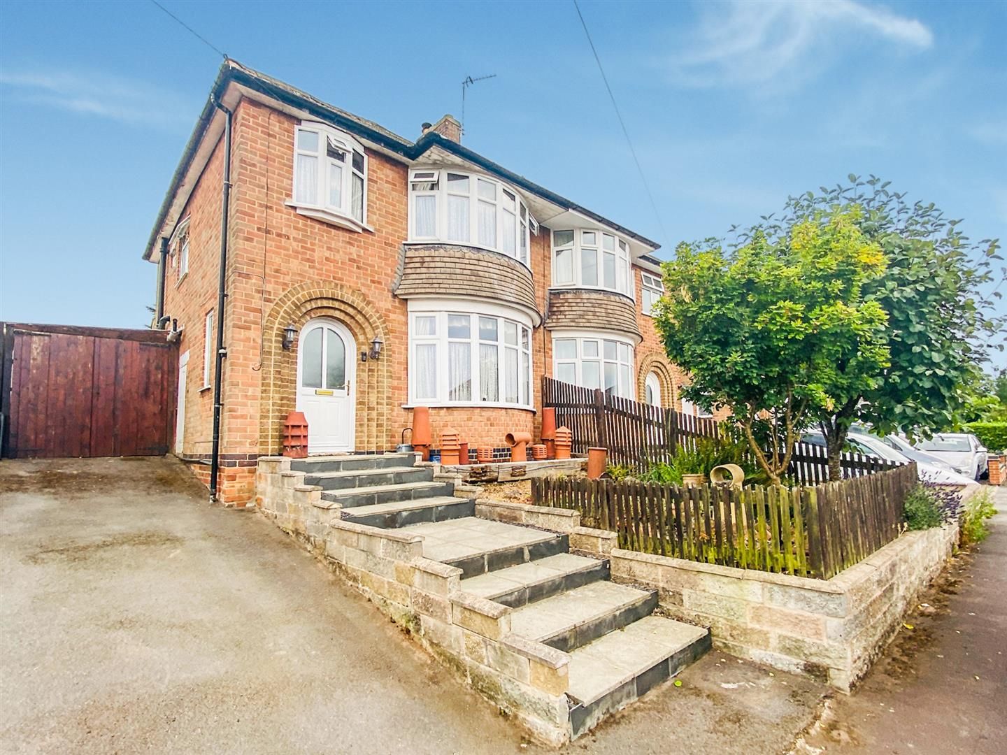 3 bed semidetached house for sale in Wentworth Road, Coalville
