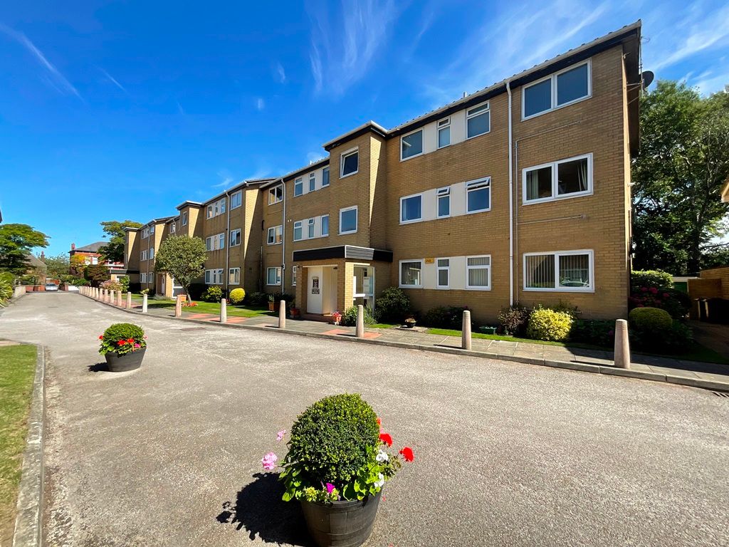 2 bed flat for sale in Lulworth Road, Birkdale, Southport PR8 Zoopla