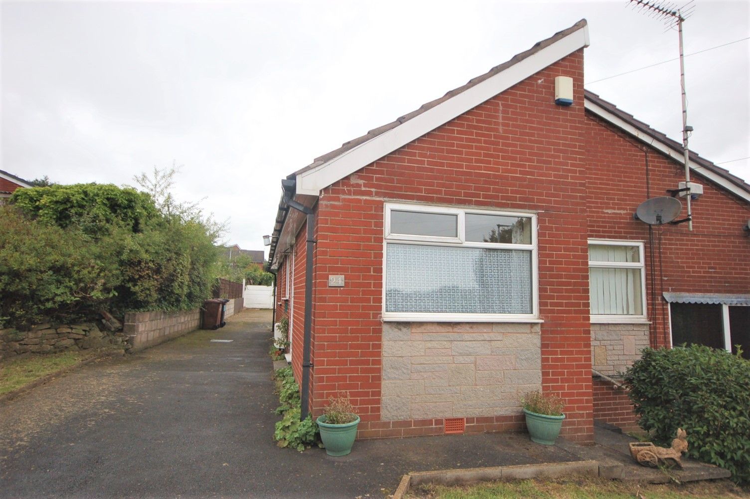 3 bed semidetached bungalow to rent in Ottershaw Gardens, Blackburn