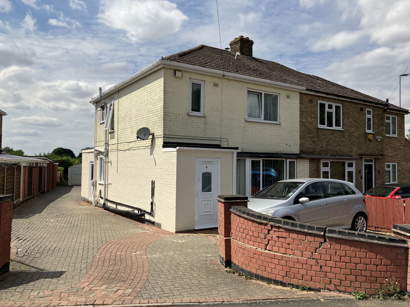 4 bed semidetached house for sale in Oakdale Avenue, Stanground