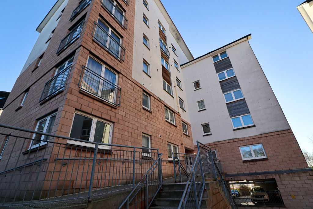 2 bed flat to rent in Shaw Crescent, Aberdeen AB25 Zoopla