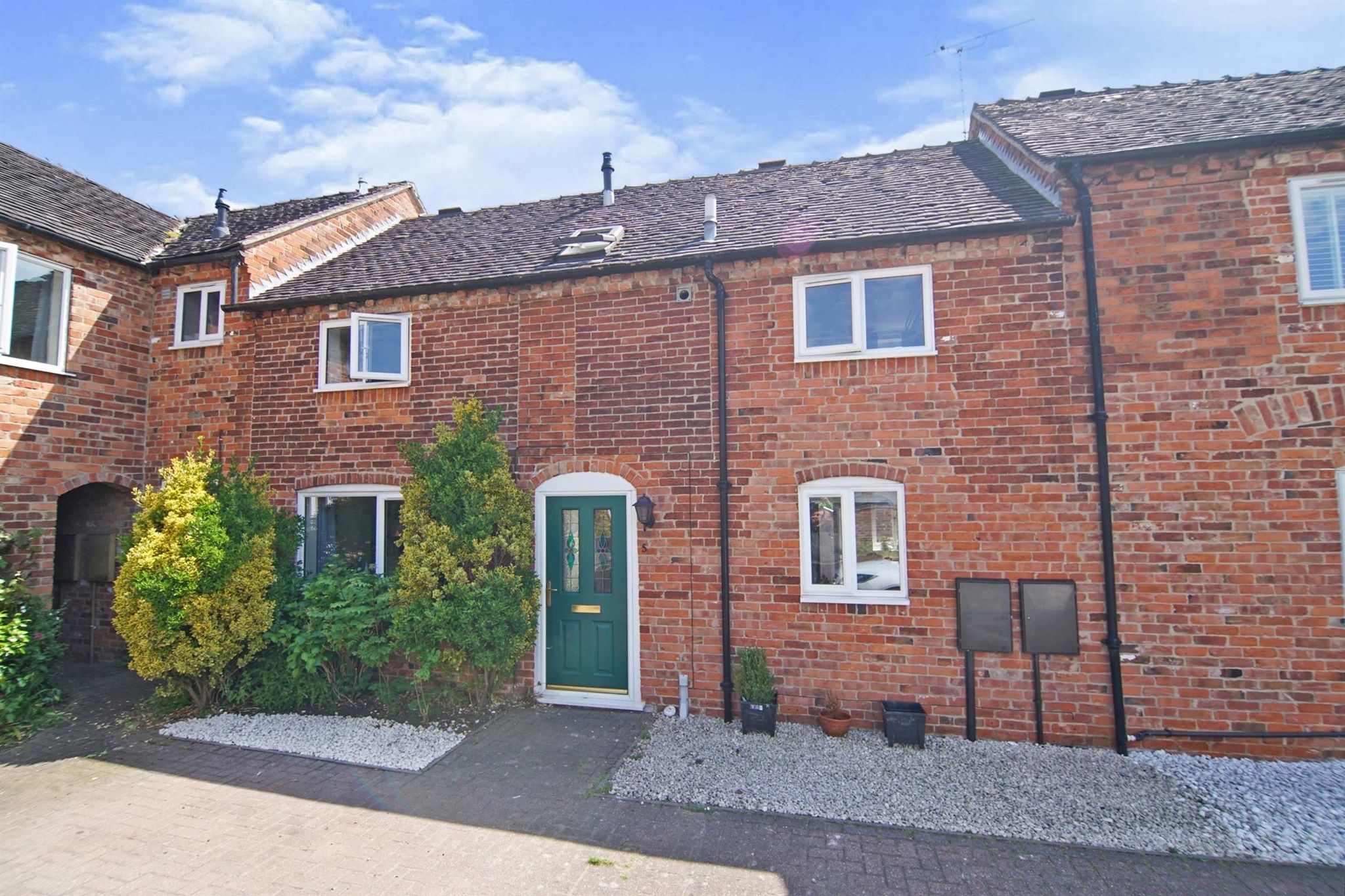 2 bed barn conversion for sale in Bridge Farm Mews, Stretton, BurtonOn