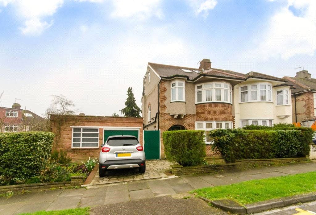 4 bed semidetached house to rent in Elton Avenue, EN5 Zoopla