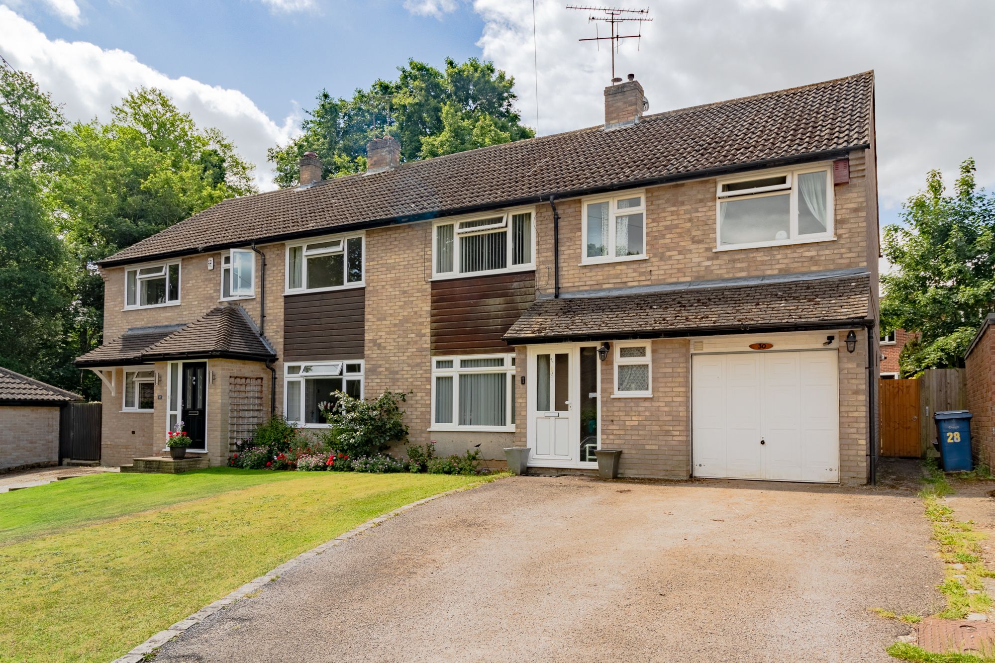 5 bed semidetached house for sale in Henley Gardens, Yateley, Hampshire GU46 Zoopla