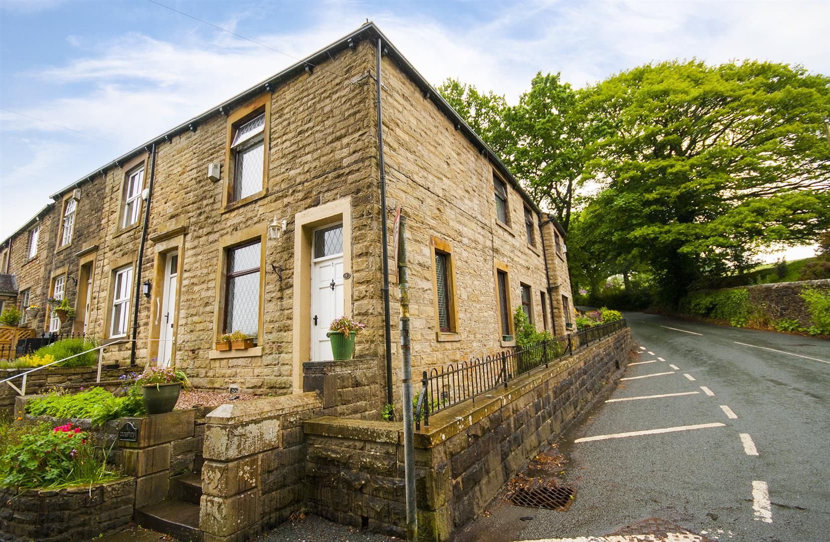3 bed end terrace house for sale in Whins Lane, Simonstone, Burnley
