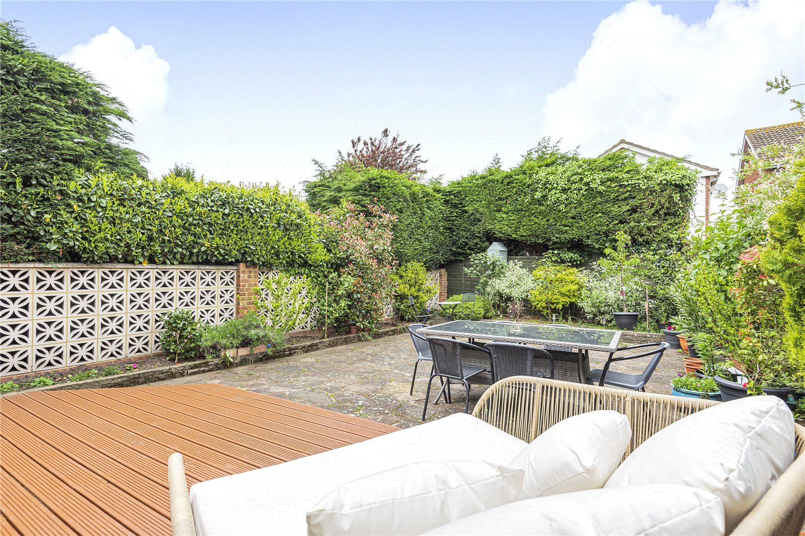 4 bed linkdetached house for sale in Grove Park Road, London SE9 Zoopla