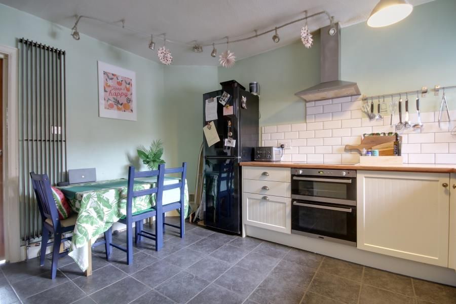 1 bed flat to rent in Old Woking Road, West Byfleet KT14 Zoopla