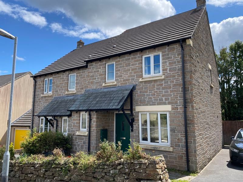 3 bed semidetached house for sale in Greenfinch Crescent, Pillmere