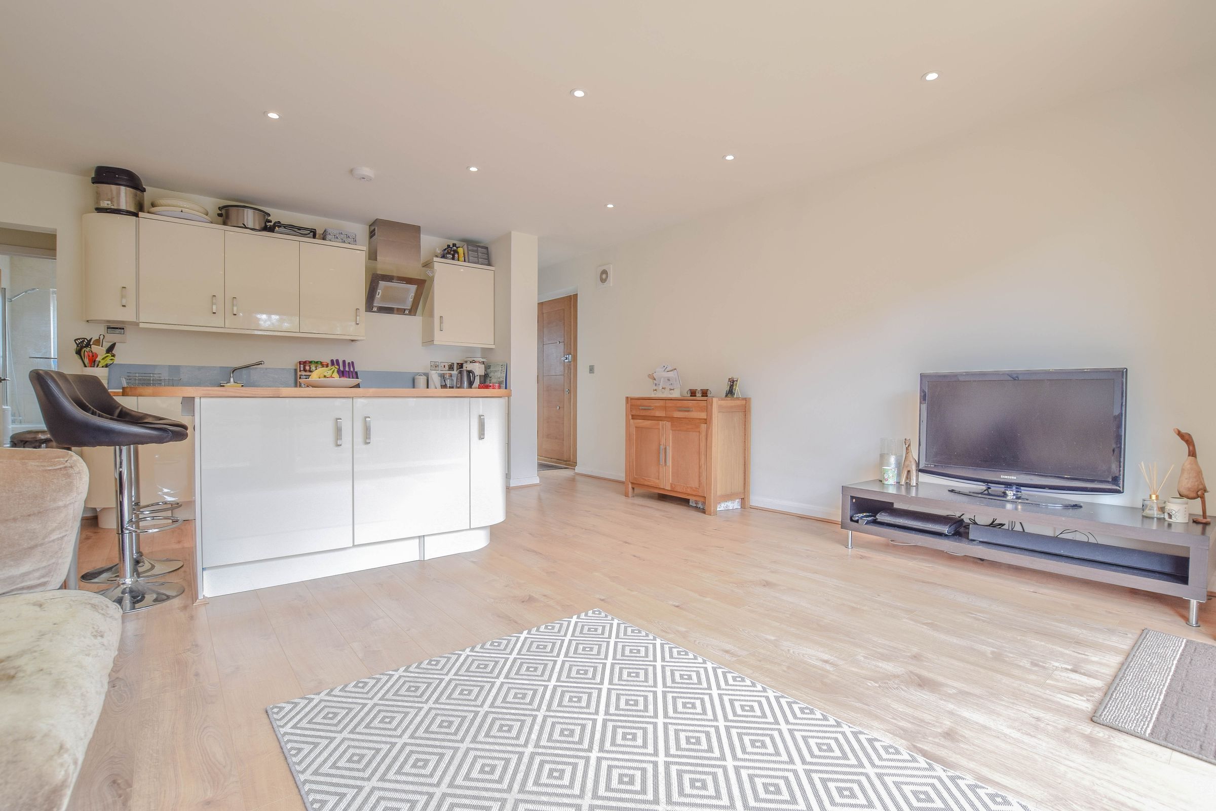 3 bed semidetached house to rent in Barclay Close, Hertford Heath