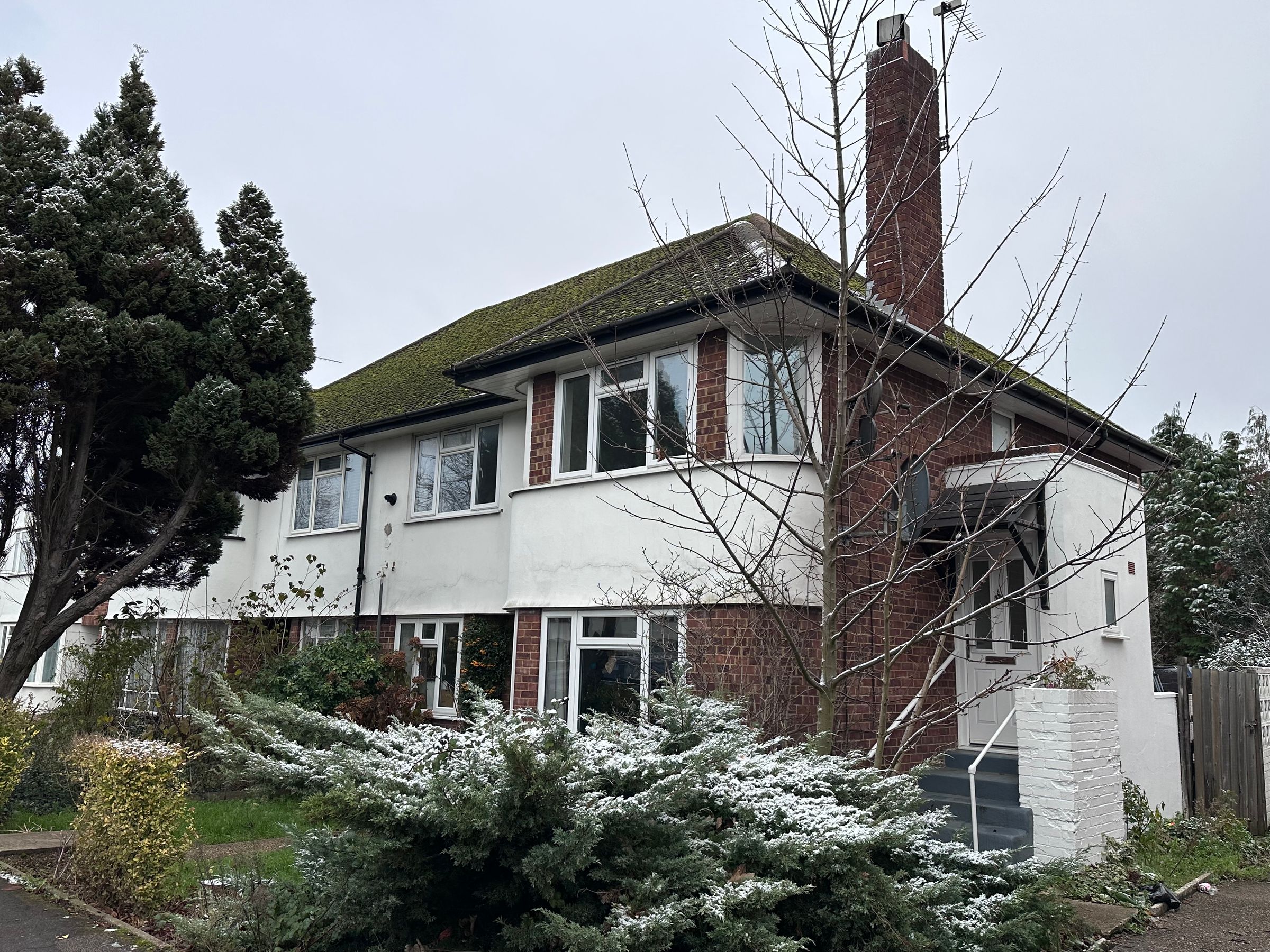 2 bed to rent in The Broadway, Hampton Court Way, Thames