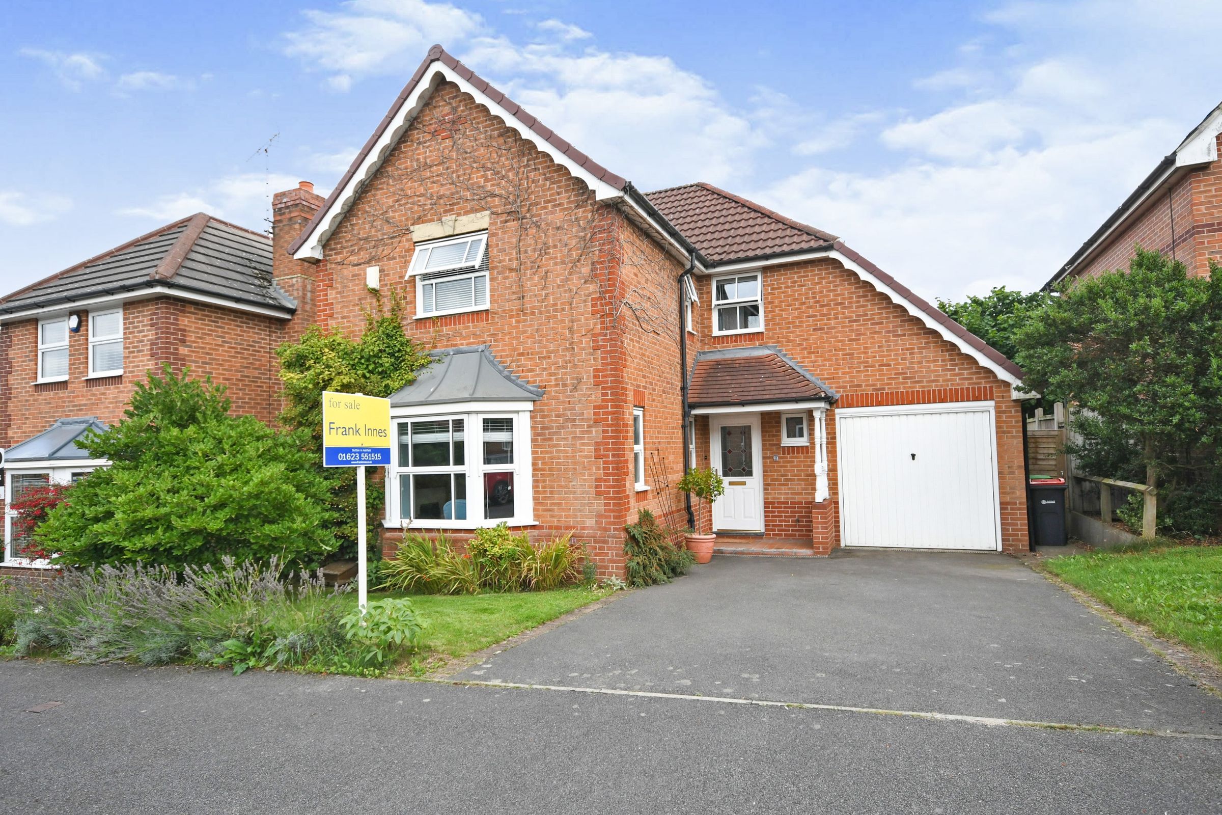 4 bed detached house for sale in Winterbank Close, SuttonInAshfield